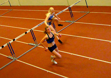 Anna Olsson och Anne Sofie Vermund i F19 60m häck