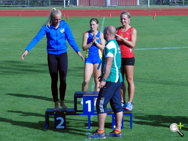 Victoria Joäng, Emma Stenlöf och Andrea Nybäck på prisutdelning SM-sjukampen i Upplands Väsby 2014 